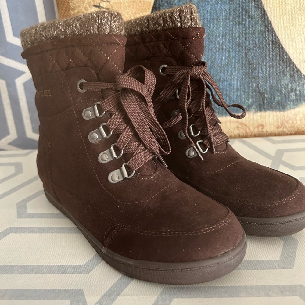 NWB Guess Puck Brown booties Size 6.5